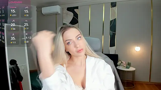 Snapshot of _Miss_Valentina_ chatting on 03-23-25, 01:31 Miss Valentina online show from 03-23-25, 01:31