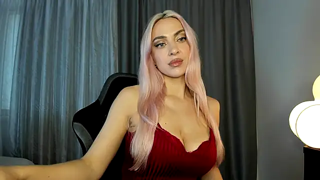 Snapshot of _Miss_Valentina_ chatting on 10-28-25, 11:03 Miss Valentina online show from 10-28-25, 11:03