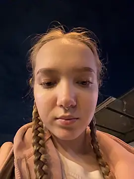 Snapshot of bambi_lu chatting on 10-07-25, 04:26 bambi lu online show from 10-07-25, 04:26