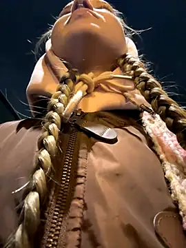 Snapshot of bambi_lu chatting on 10-12-25, 04:50 bambi lu online show from 10-12-25, 04:50