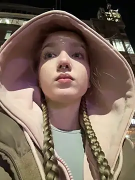 Snapshot of bambi_lu chatting on 10-21-25, 04:30 bambi lu online show from 10-21-25, 04:30