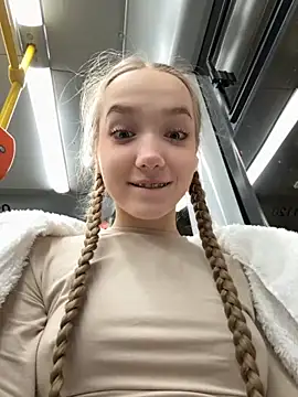 Snapshot of bambi_lu chatting on 10-31-25, 04:30 bambi lu online show from 10-31-25, 04:30