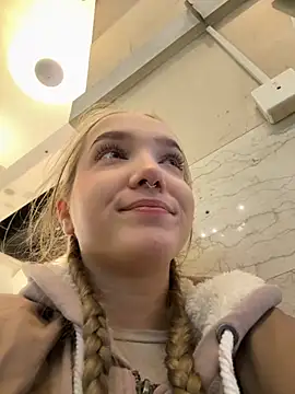 Snapshot of bambi_lu chatting on 11-08-25, 06:07 bambi lu online show from 11-08-25, 06:07