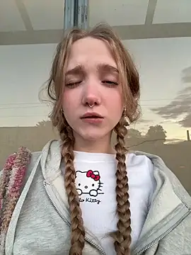 Snapshot of bambi_lu chatting on 06-12-26, 07:24 bambi lu online show from 06-12-26, 07:24