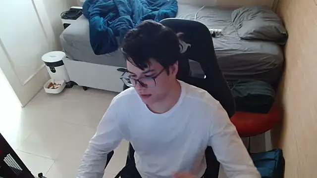 Snapshot of TimiidoSP011 chatting on 11-11-25, 01:00 TimiidoSP011 online show from 11-11-25, 01:00