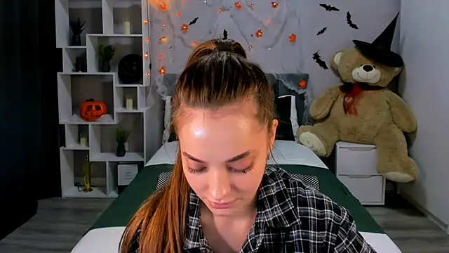 Snapshot of MelanieAlves chatting on 10-13-25, 02:28 MelanieAlves online show from 10-13-25, 02:28