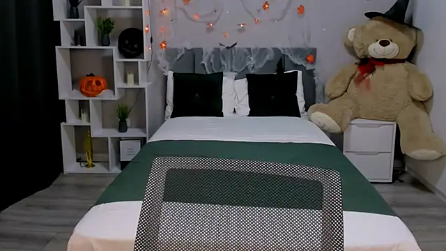 Snapshot of MelanieAlves chatting on 10-14-25, 12:28 MelanieAlves online show from 10-14-25, 12:28