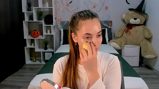 Snapshot of MelanieAlves chatting on 10-15-25, 12:38 MelanieAlves online show from 10-15-25, 12:38