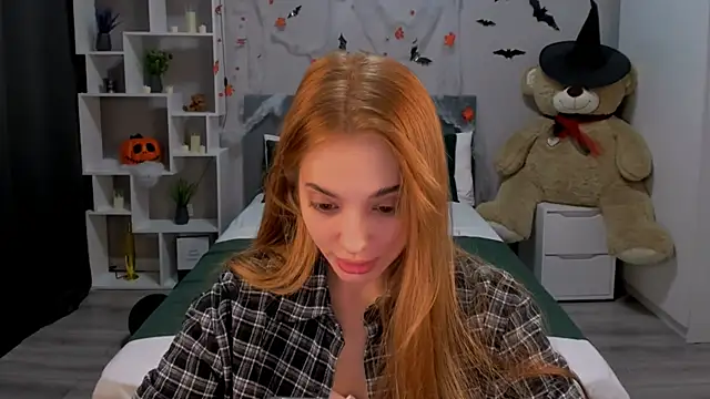 Snapshot of MelanieAlves chatting on 10-31-25, 06:42 MelanieAlves online show from 10-31-25, 06:42