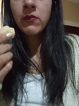 Snapshot of Camilitah chatting on 05-16-26, 01:43 Camilitah online show from 05-16-26, 01:43