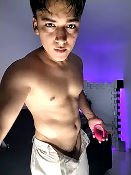 Snapshot of THE_LITTLE_LIAM chatting on 10-08-25, 11:46 THE LITTLE LIAM online show from 10-08-25, 11:46