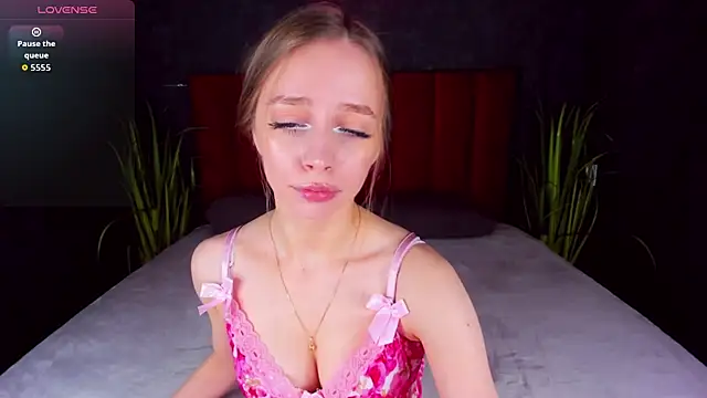 Snapshot of Amy_Waynee chatting on 10-05-25, 04:05 Amy Waynee online show from 10-05-25, 04:05