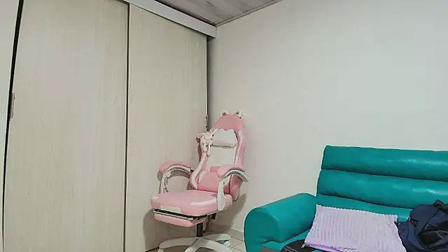 lovehotpink online show from 01-12-26, 08:52