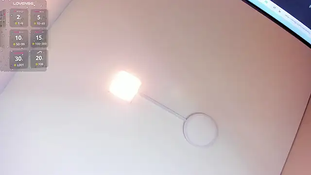 Snapshot of andrea_xoe_ chatting on 11-12-25, 11:43 andrea xoe online show from 11-12-25, 11:43