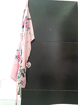 Snapshot of Yuli_Mars chatting on 10-27-25, 04:22 Yuli Mars online show from 10-27-25, 04:22