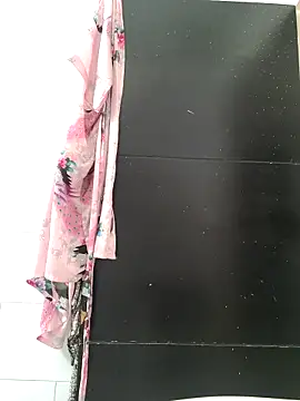 Snapshot of Yuli_Mars chatting on 10-31-25, 03:57 Yuli Mars online show from 10-31-25, 03:57