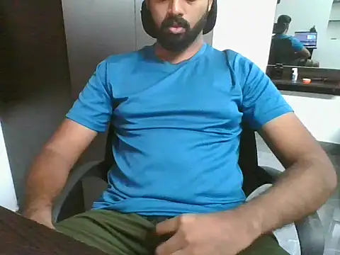 lovelyakash69 online show from 11-12-25, 04:13