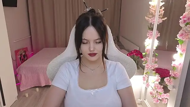 Snapshot of Betty__Davvis chatting on 10-25-25, 02:13 Betty Davvis online show from 10-25-25, 02:13