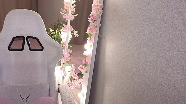 Snapshot of Betty__Davvis chatting on 11-17-25, 02:12 Betty Davvis online show from 11-17-25, 02:12