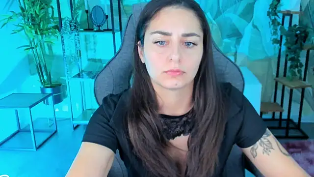 Snapshot of ValeriiMills chatting on 10-10-25, 02:38 ValeriiMills online show from 10-10-25, 02:38