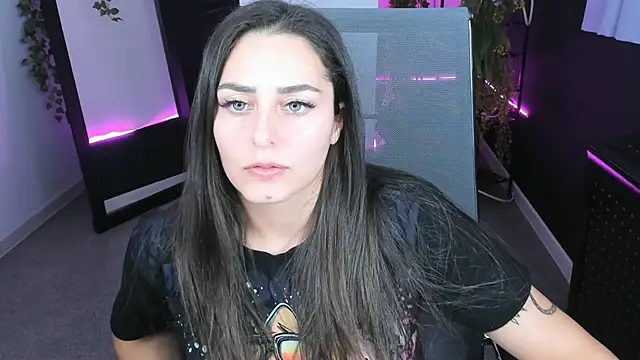 Snapshot of ValeriiMills chatting on 10-21-25, 02:29 ValeriiMills online show from 10-21-25, 02:29