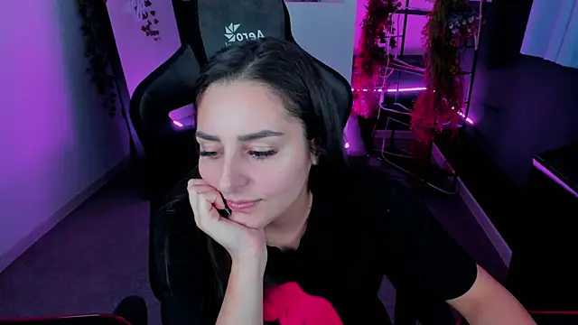 Snapshot of ValeriiMills chatting on 10-28-25, 02:20 ValeriiMills online show from 10-28-25, 02:20