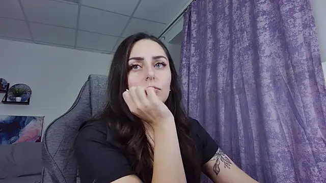 Snapshot of ValeriiMills chatting on 11-24-25, 02:28 ValeriiMills online show from 11-24-25, 02:28