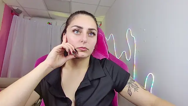 Snapshot of ValeriiMills chatting on 11-25-25, 03:45 ValeriiMills online show from 11-25-25, 03:45