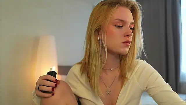 Snapshot of Cyberheart_ chatting on 10-03-25, 12:46 Cyberheart online show from 10-03-25, 12:46