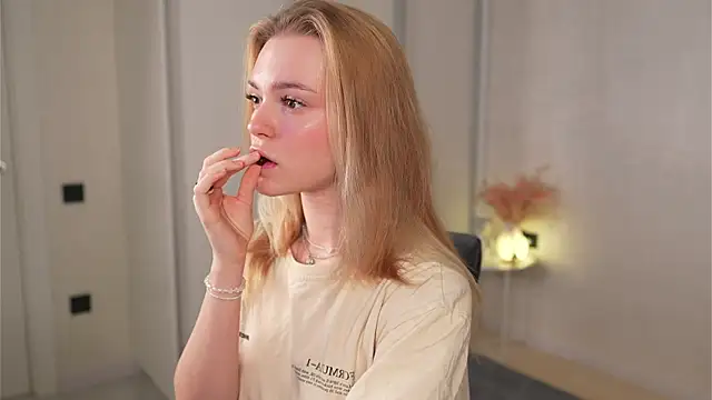 Snapshot of Cyberheart_ chatting on 11-09-25, 05:55 Cyberheart online show from 11-09-25, 05:55