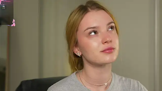 Snapshot of Cyberheart_ chatting on 11-22-25, 04:39 Cyberheart online show from 11-22-25, 04:39