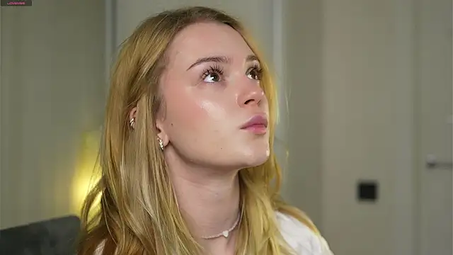 Snapshot of Cyberheart_ chatting on 11-23-25, 03:01 Cyberheart online show from 11-23-25, 03:01