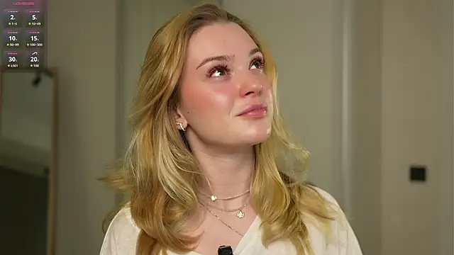 Snapshot of Cyberheart_ chatting on 11-28-25, 04:53 Cyberheart online show from 11-28-25, 04:53