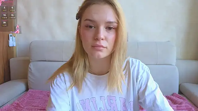 Snapshot of Cyberheart_ chatting on 12-15-25, 09:13 Cyberheart online show from 12-15-25, 09:13