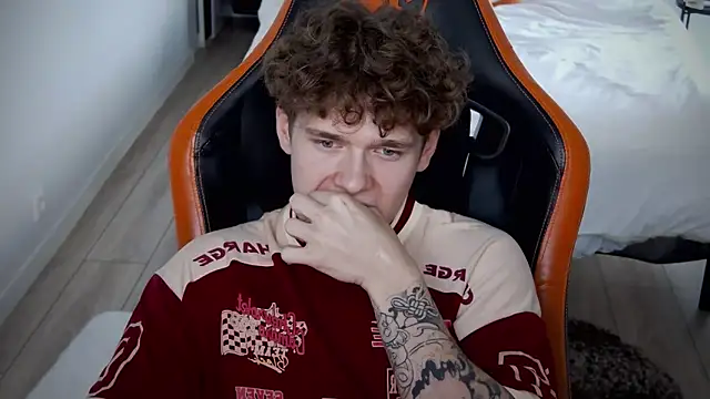 Snapshot of DanyDavis chatting on 09-09-25, 01:32 DanyDavis online show from 09-09-25, 01:32