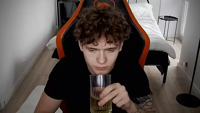 Snapshot of DanyDavis chatting on 09-11-25, 09:53 DanyDavis online show from 09-11-25, 09:53