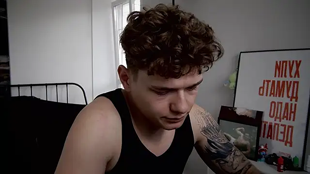 Snapshot of DanyDavis chatting on 09-23-25, 08:28 DanyDavis online show from 09-23-25, 08:28