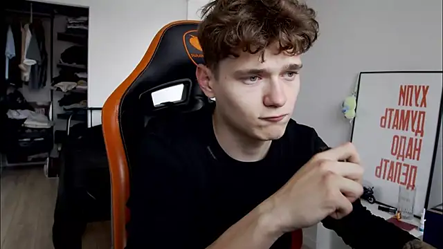 Snapshot of DanyDavis chatting on 10-05-25, 11:30 DanyDavis online show from 10-05-25, 11:30