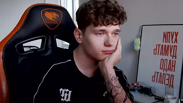 Snapshot of DanyDavis chatting on 10-06-25, 01:08 DanyDavis online show from 10-06-25, 01:08