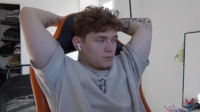 Snapshot of DanyDavis chatting on 10-08-25, 08:12 DanyDavis online show from 10-08-25, 08:12