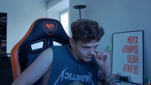 Snapshot of DanyDavis chatting on 10-10-25, 08:24 DanyDavis online show from 10-10-25, 08:24