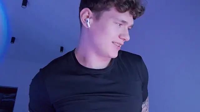 Snapshot of DanyDavis chatting on 10-12-25, 08:41 DanyDavis online show from 10-12-25, 08:41