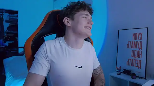 Snapshot of DanyDavis chatting on 10-18-25, 01:23 DanyDavis online show from 10-18-25, 01:23