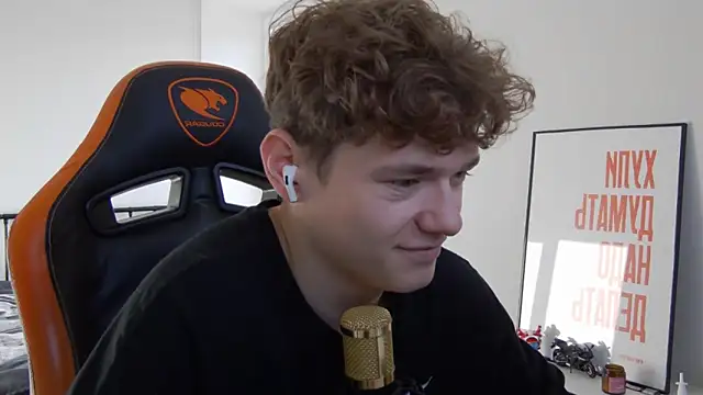 Snapshot of DanyDavis chatting on 10-23-25, 07:07 DanyDavis online show from 10-23-25, 07:07