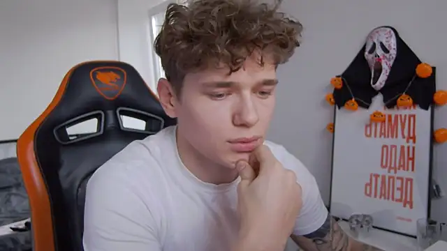 Snapshot of DanyDavis chatting on 10-29-25, 11:34 DanyDavis online show from 10-29-25, 11:34