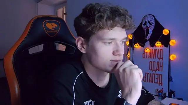 Snapshot of DanyDavis chatting on 10-31-25, 03:13 DanyDavis online show from 10-31-25, 03:13