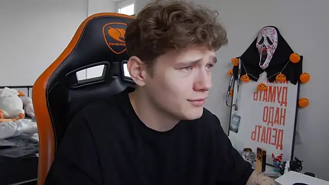 Snapshot of DanyDavis chatting on 11-04-25, 10:25 DanyDavis online show from 11-04-25, 10:25