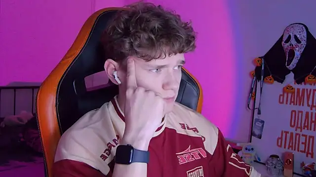 Snapshot of DanyDavis chatting on 11-04-25, 10:31 DanyDavis online show from 11-04-25, 10:31