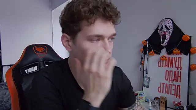 Snapshot of DanyDavis chatting on 11-06-25, 10:16 DanyDavis online show from 11-06-25, 10:16