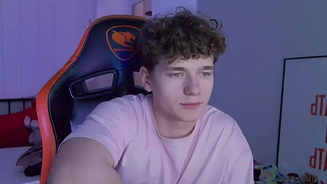 Snapshot of DanyDavis chatting on 11-10-25, 01:10 DanyDavis online show from 11-10-25, 01:10